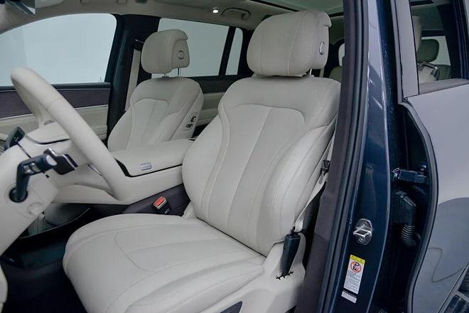 大沙发”不在话下连双人床都齐了！开元棋牌网站腾势N9：“冰箱彩电(图3)