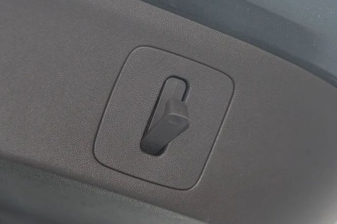 大沙发”不在话下连双人床都齐了！开元棋牌网站腾势N9：“冰箱彩电(图8)