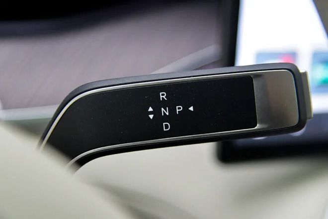 大沙发”不在话下连双人床都齐了！开元棋牌网站腾势N9：“冰箱彩电(图14)