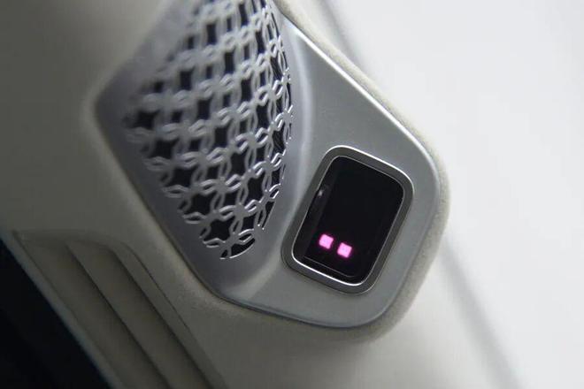 大沙发”不在话下连双人床都齐了！开元棋牌网站腾势N9：“冰箱彩电(图12)