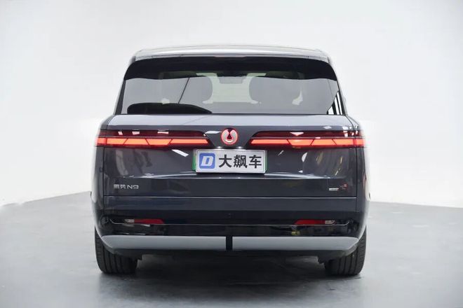 大沙发”不在话下连双人床都齐了！开元棋牌网站腾势N9：“冰箱彩电(图11)